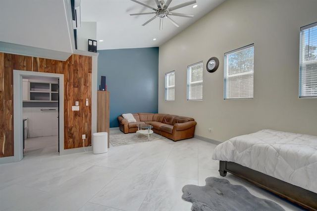 146 Shadow Oak DR, Bastrop, TX 78602