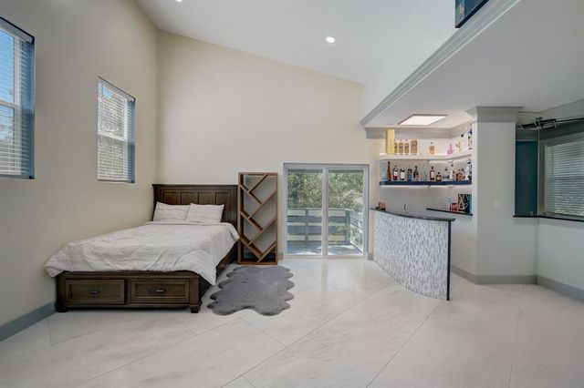 146 Shadow Oak DR, Bastrop, TX 78602