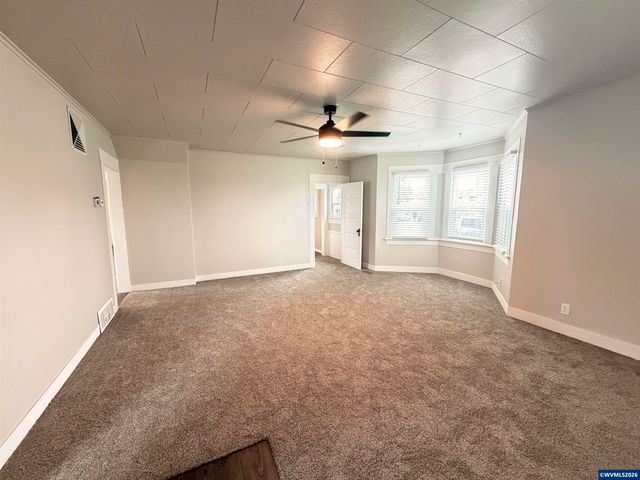 710 Airport Rd SE, Albany, OR 97322