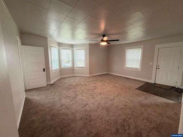 710 Airport Rd SE, Albany, OR 97322