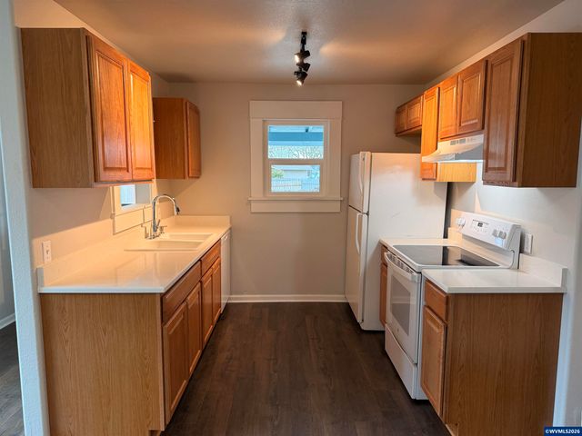 710 Airport Rd SE, Albany, OR 97322