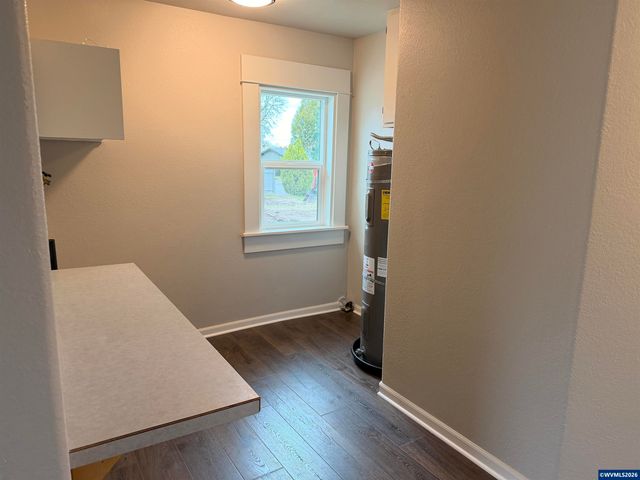 710 Airport Rd SE, Albany, OR 97322