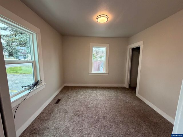 710 Airport Rd SE, Albany, OR 97322