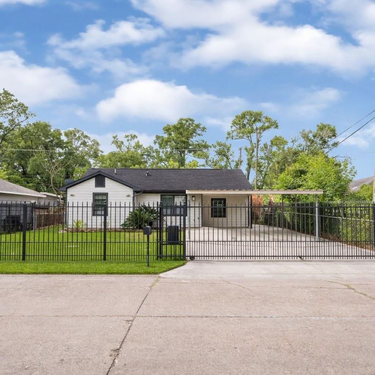 710 Woodhue Street, Channelview, TX 77530