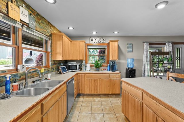 11221 W GREENE Road, Waterford, PA 16441