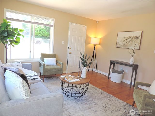 10233 10th Avenue SW, Seattle, WA 98146