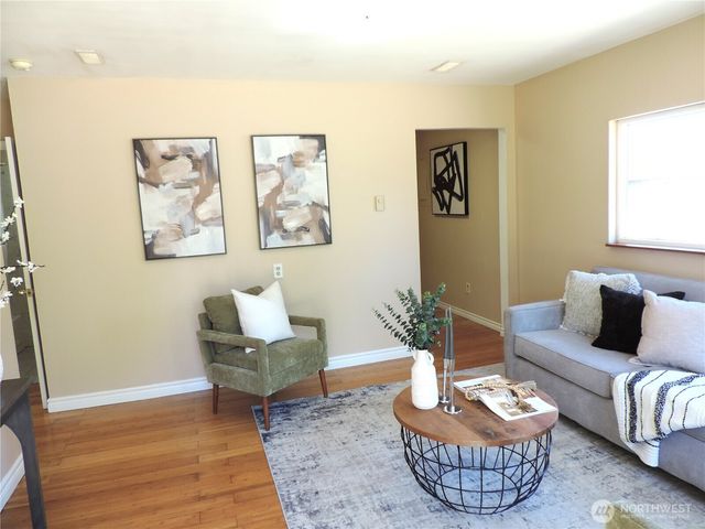 10233 10th Avenue SW, Seattle, WA 98146