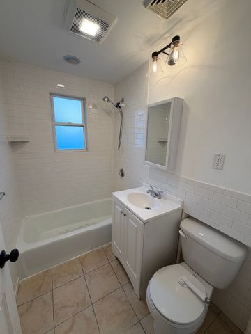 56-58 S Gate Park 1, Newton, MA 02458