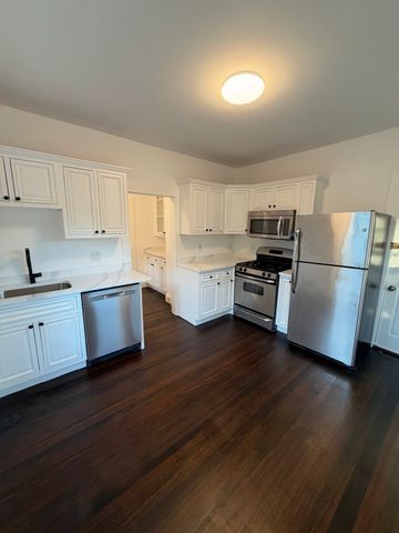 56-58 S Gate Park 1, Newton, MA 02458
