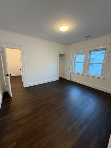 56-58 S Gate Park 1, Newton, MA 02458