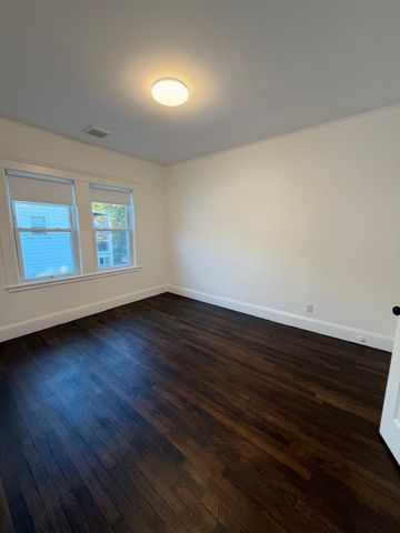 56-58 S Gate Park 1, Newton, MA 02458