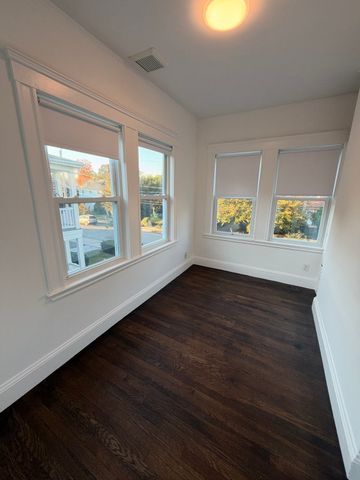 56-58 S Gate Park 1, Newton, MA 02458