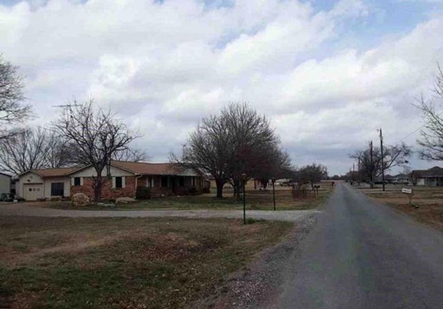 801 N Main Street, Dodd City, TX 75438