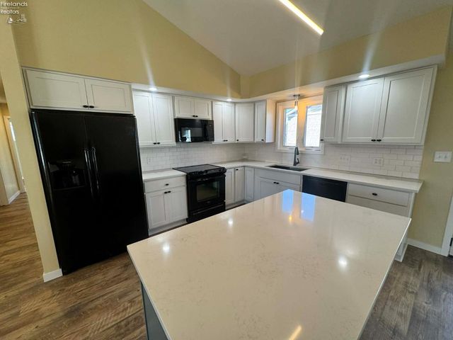 111 Tuscarawas Trail, Sandusky, OH 44870