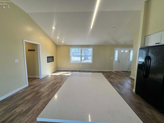 111 Tuscarawas Trail, Sandusky, OH 44870