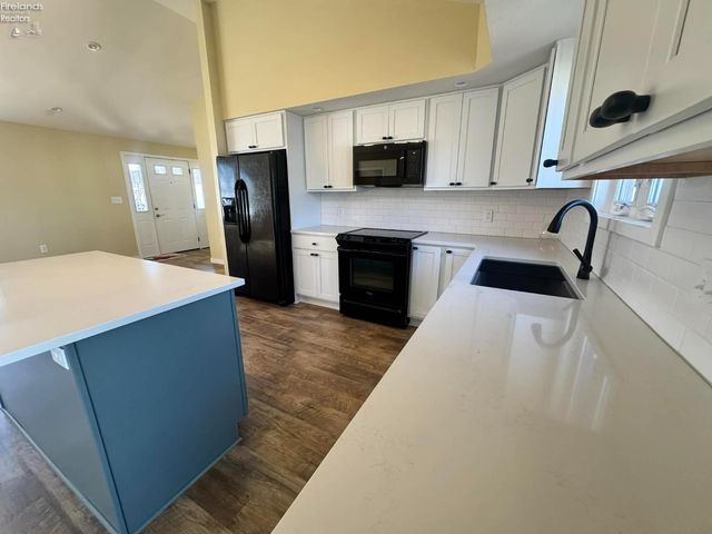 111 Tuscarawas Trail, Sandusky, OH 44870