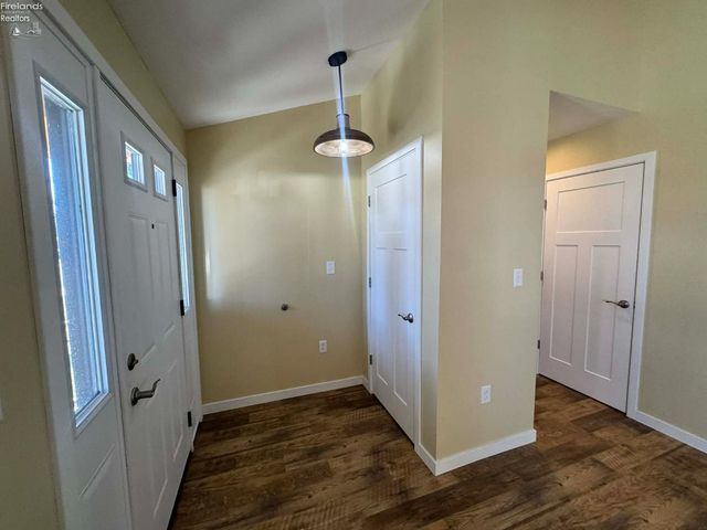 111 Tuscarawas Trail, Sandusky, OH 44870