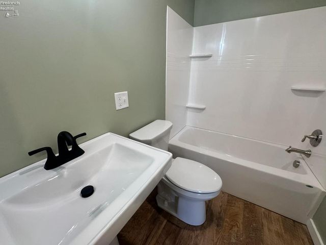 111 Tuscarawas Trail, Sandusky, OH 44870