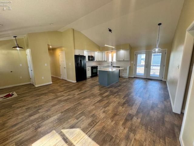 111 Tuscarawas Trail, Sandusky, OH 44870