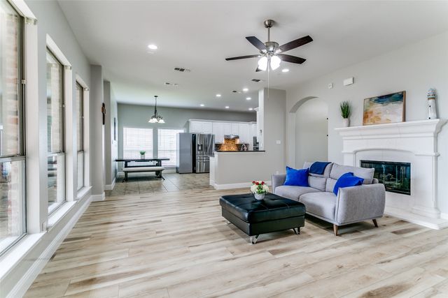 412 Red Castle Drive, Lewisville, TX 75056