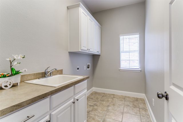 412 Red Castle Drive, Lewisville, TX 75056