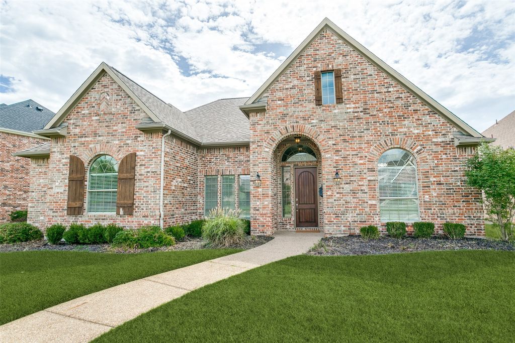 412 Red Castle Drive, Lewisville, TX 75056