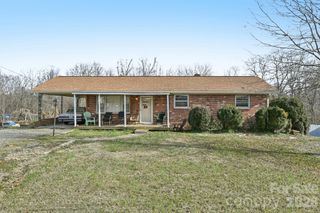 1231 2nd Street SE, Hickory, NC 28602