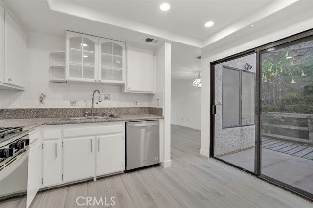 21901 Dupont Street 12, Chatsworth (los Angeles), CA 91311