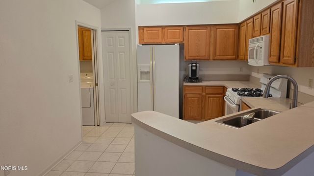 2354 Whispering Pines Drive, Toledo, OH 43617