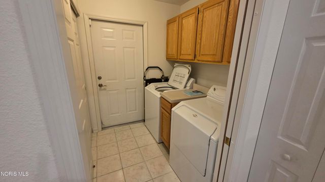 2354 Whispering Pines Drive, Toledo, OH 43617