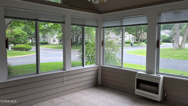 2354 Whispering Pines Drive, Toledo, OH 43617