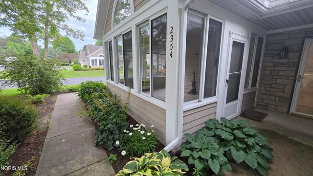 2354 Whispering Pines Drive, Toledo, OH 43617