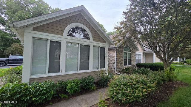 2354 Whispering Pines Drive, Toledo, OH 43617
