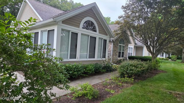 2354 Whispering Pines Drive, Toledo, OH 43617