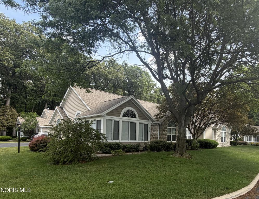 2354 Whispering Pines Drive, Toledo, OH 43617