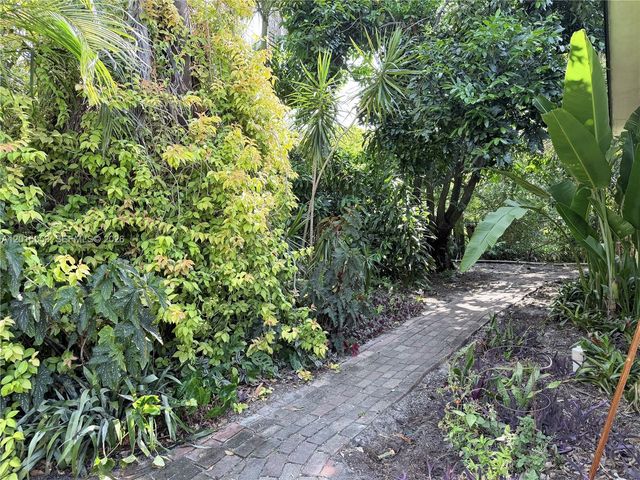4420 NW 16th St, Lauderhill, FL 33313