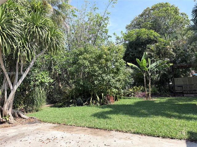 4420 NW 16th St, Lauderhill, FL 33313