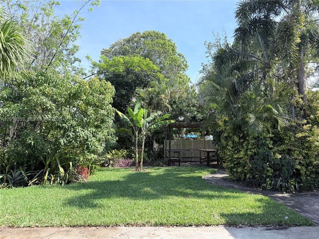 4420 NW 16th St, Lauderhill, FL 33313