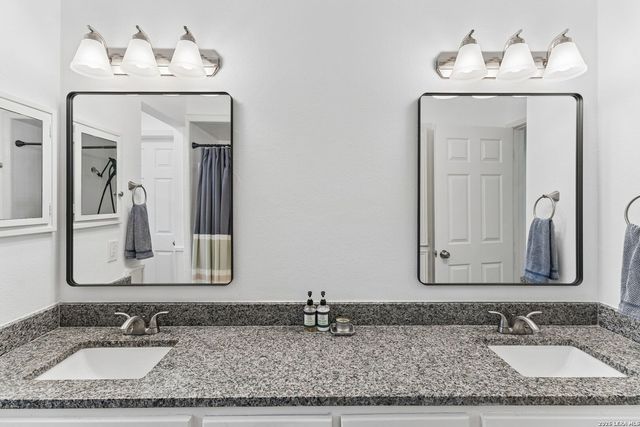 3714 Twisted Oaks Dr, San Antonio, TX 78217