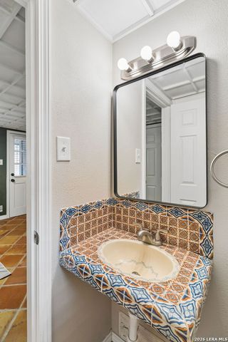 3714 Twisted Oaks Dr, San Antonio, TX 78217