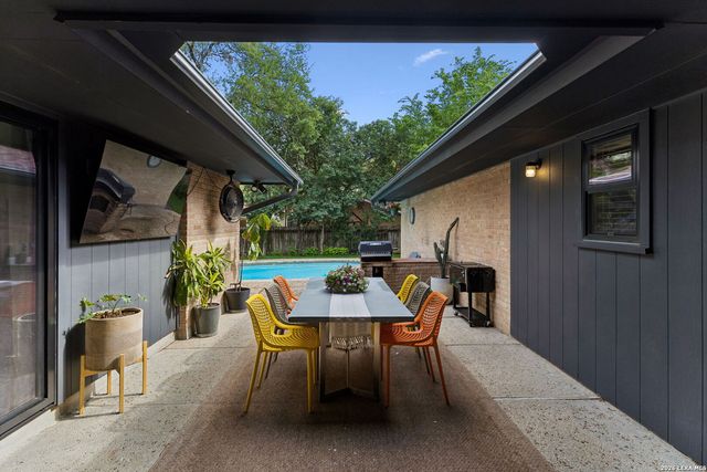 3714 Twisted Oaks Dr, San Antonio, TX 78217