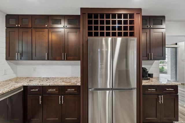 3714 Twisted Oaks Dr, San Antonio, TX 78217