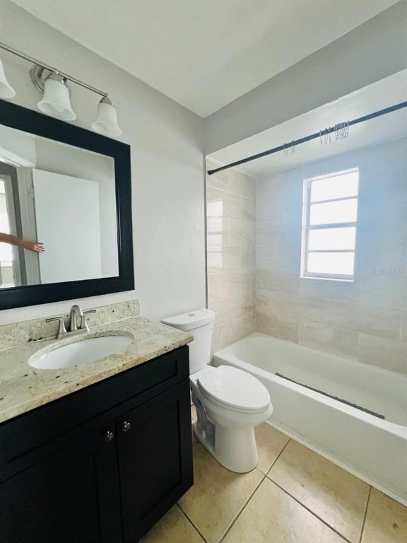 Image 7 of property listing at 11009 SUMMER DRIVE, Tampa, FL 33624