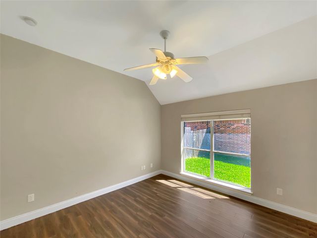 109 Smokey Lake Lane, Dickinson, TX 77539