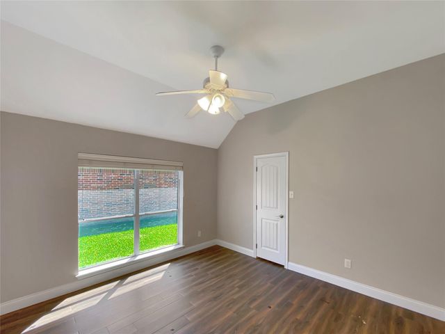 109 Smokey Lake Lane, Dickinson, TX 77539