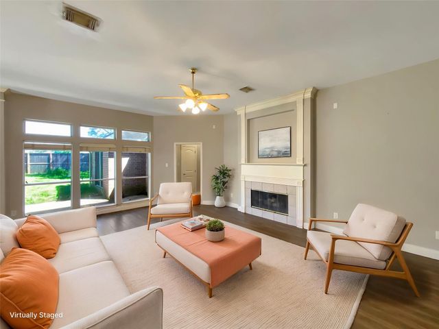 109 Smokey Lake Lane, Dickinson, TX 77539