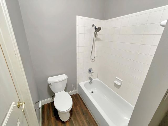 109 Smokey Lake Lane, Dickinson, TX 77539