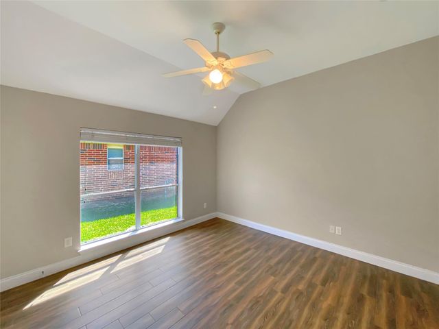 109 Smokey Lake Lane, Dickinson, TX 77539