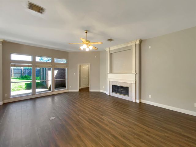 109 Smokey Lake Lane, Dickinson, TX 77539