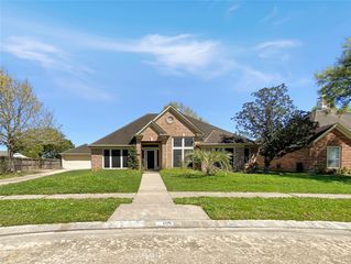 109 Smokey Lake Lane, Dickinson, TX 77539